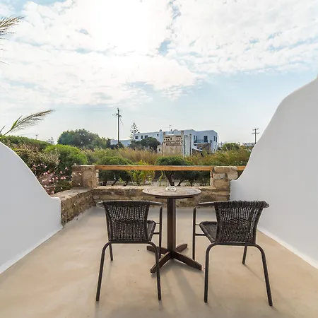 מלון Vienoula's Garden 4*