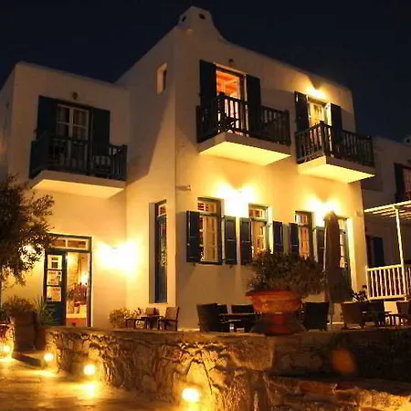 מלון Vienoula's Garden 4*