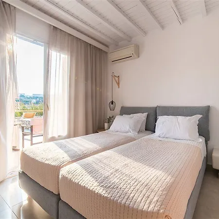 מלון Vienoula's Garden 4*