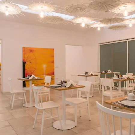 Vienoula's Garden מלון