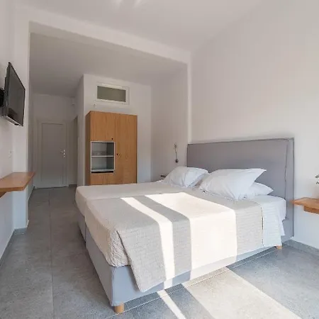 Vienoula's Garden Hotel 4*