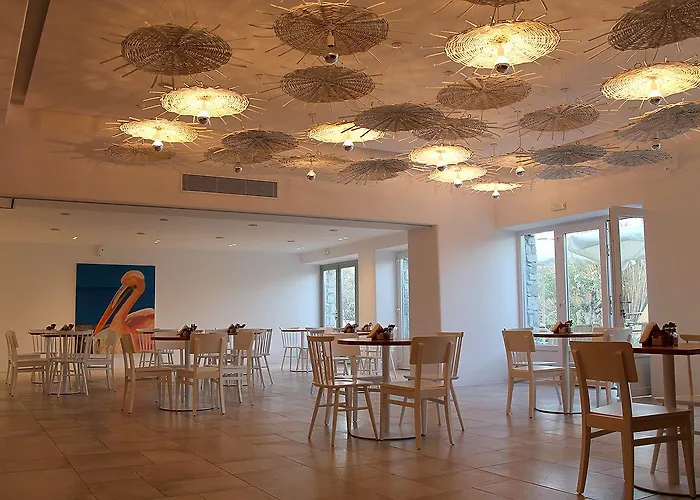 Vienoula's Garden Hotel 4*