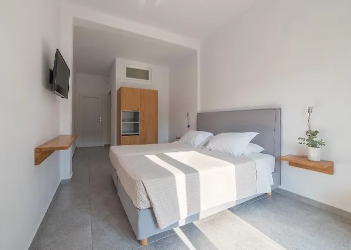 韦恩诺拉花园酒店 酒店 4*